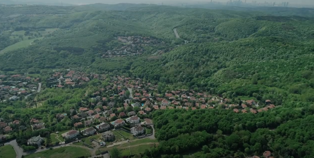 Zekeriyaköy'ün kuşbakışı görünümü.