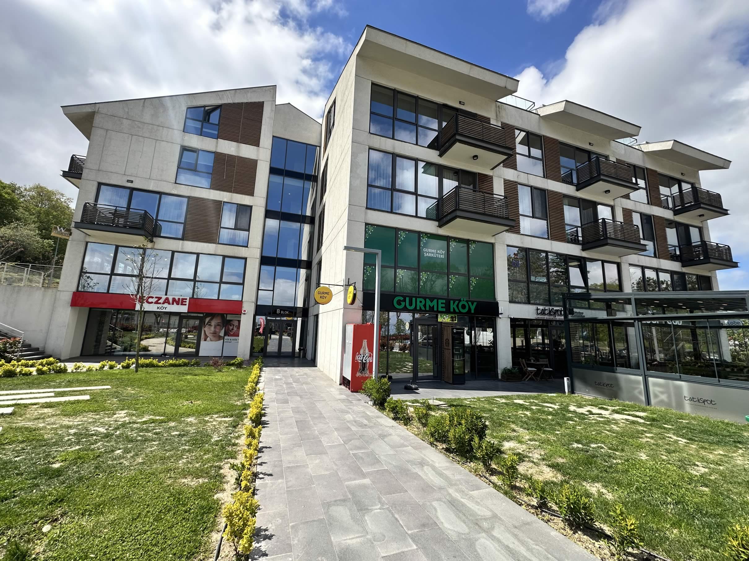 Zekeriyaköy Live-&Work'te-1 + 1 kiralık daire